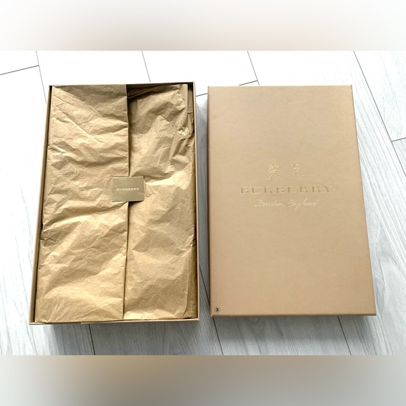 SOLD Burberry scarfs - Picture 6 of 6